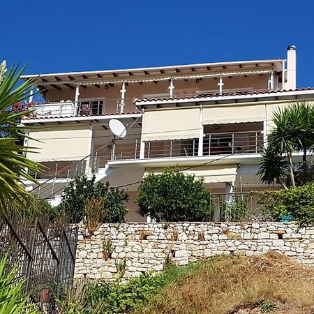 Apartamento ★ Meniko'S House ★ Cozy Nest Himarë Exterior foto
