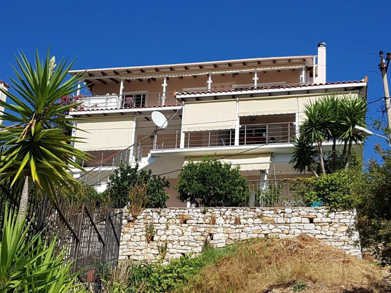 Apartamento ★ Meniko'S House ★ Cozy Nest Himarë Exterior foto